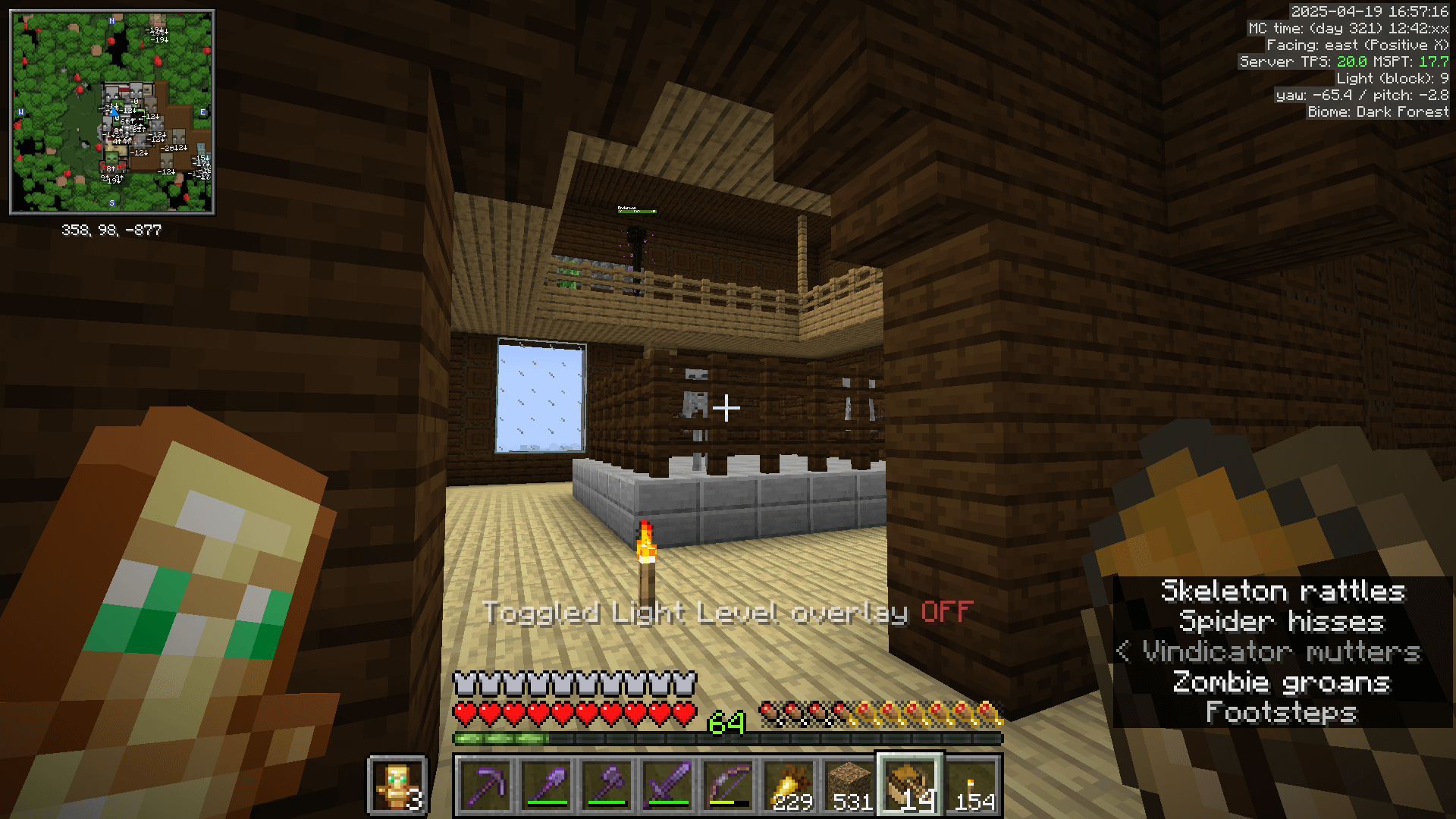 Looking into the mansion arena room. Two skeletons occupy the arena, while a creeper and an enderman stand on the viewing platform above.