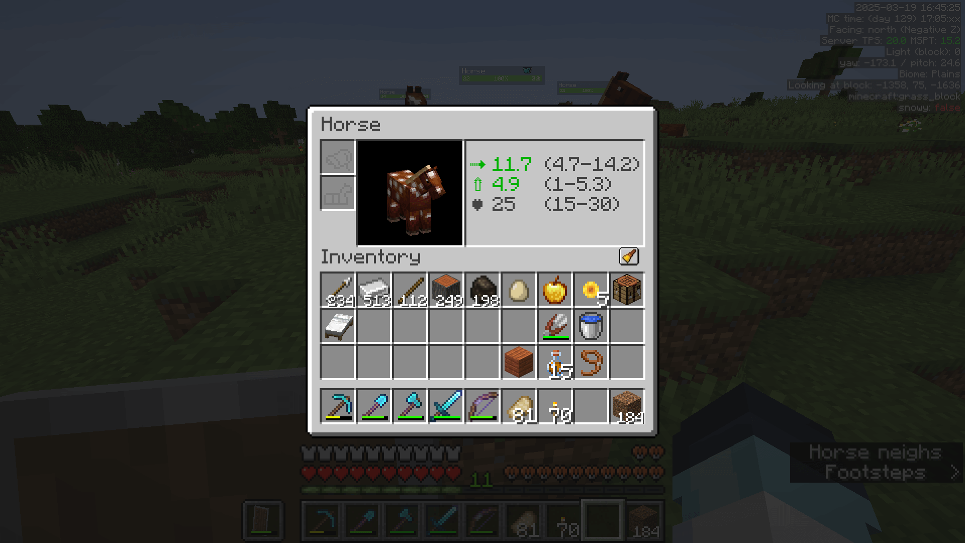 Voxel steeplechase champion. A player inventory including the horse GUI, with its speed, jump and health stats shown.